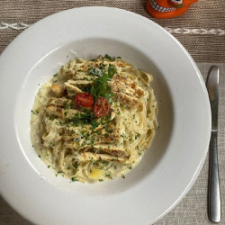 Fettucini con Pechuga de Pollo