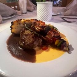 Filete de Res con Brocheta de Camarón