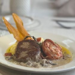 Medallón de Res con Miñoneta de camarones