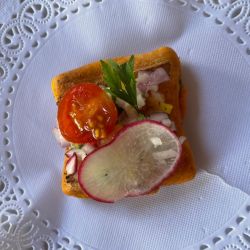 Tlacoyo de Cochinita “Pibil”