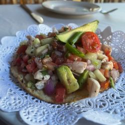 Tostada de Ceviche mixto