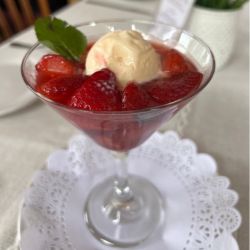 Fresas Jubilée con Helado de Vainilla