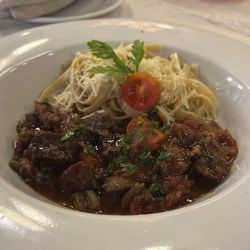 Estofado de Res “Bourguignone”