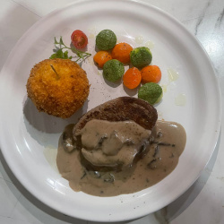 Filete de Res con Salsa de Champiñones