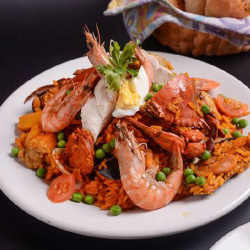 Paella del Chef "Mar y Tierra"