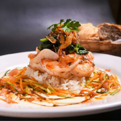 Corona de Camarones con Arroz Pilaff