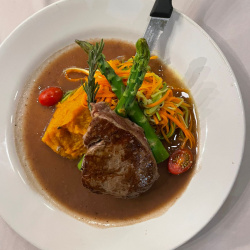 Filete de Res con Reducción de Merlot