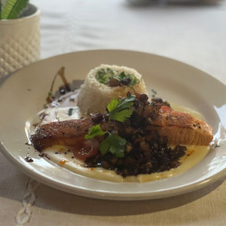 Filete de Salmón con guisado de manzana