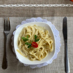 Pasta con salsa de tomate o blanca
